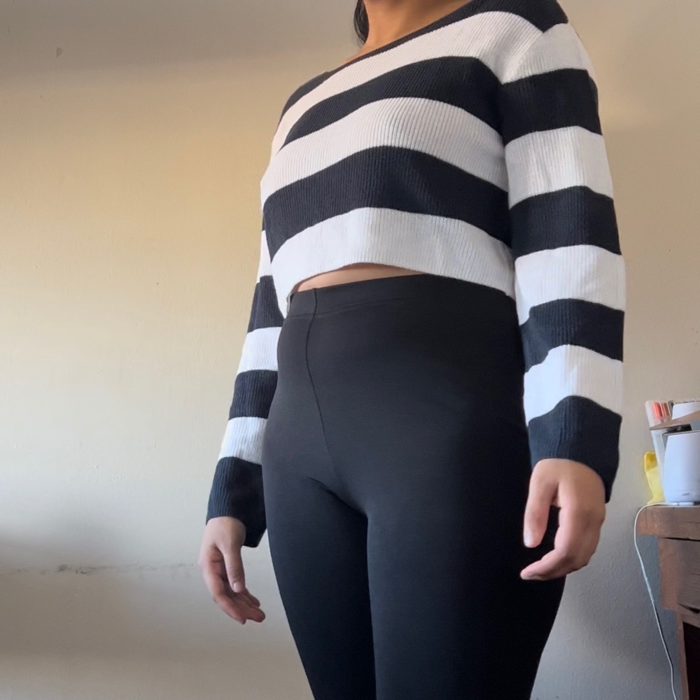 Cropped Striped Top - Picture 2 of 3